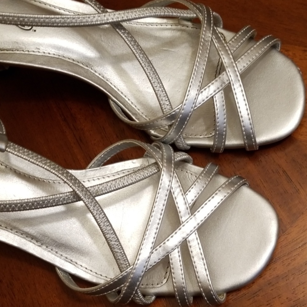 Cabrizi Festive criss cross silver 2.5 inch heel - Picture 3 of 8